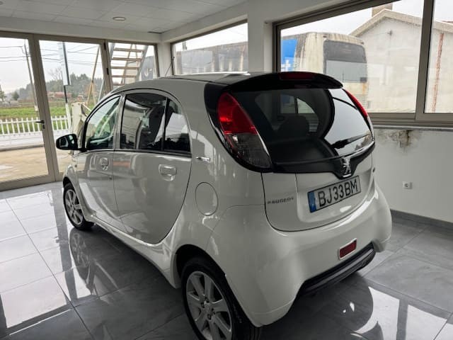 Peugot ion 2011